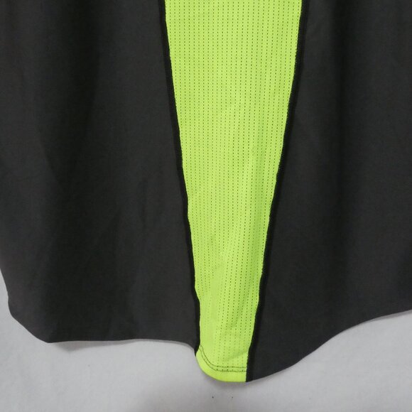 UNDER ARMOUR - Heat Gear | medium | Exercise Tank Top With Back Mesh Centre - Picture 12 of 13